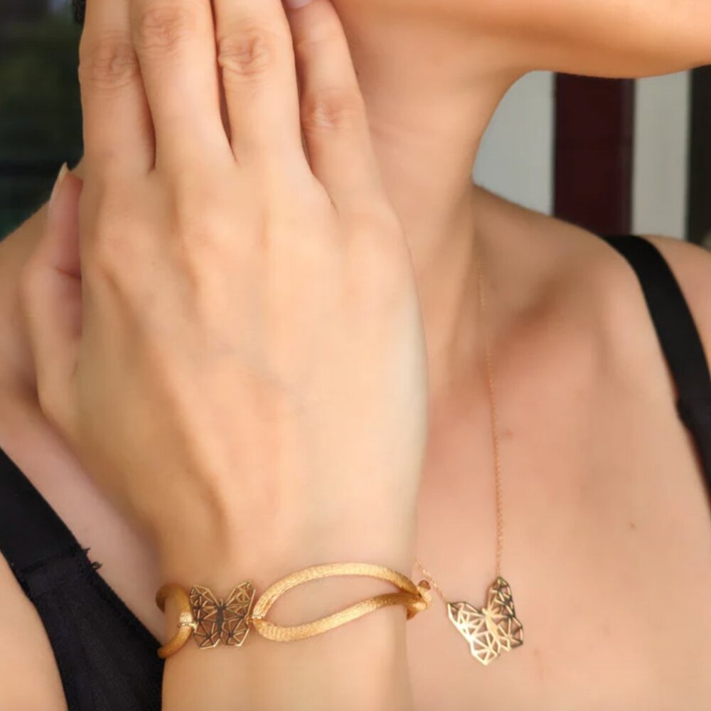 18k Gold Butterfly Bracelet - Picture 2 of 6